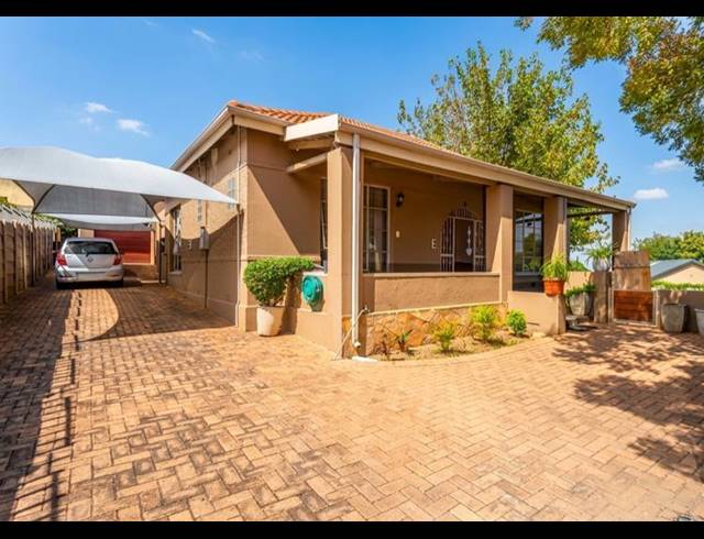 3 BEDROOM HOUSE FOR SALE IN ALBERTON NORTH